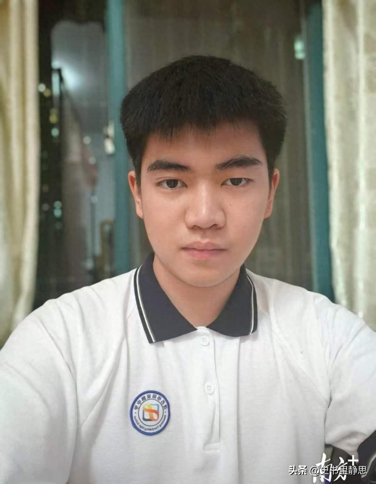 “读书就要报国！”广东茂名，一位男生查分后发现自己考了高分，而在班主任眼中，这是