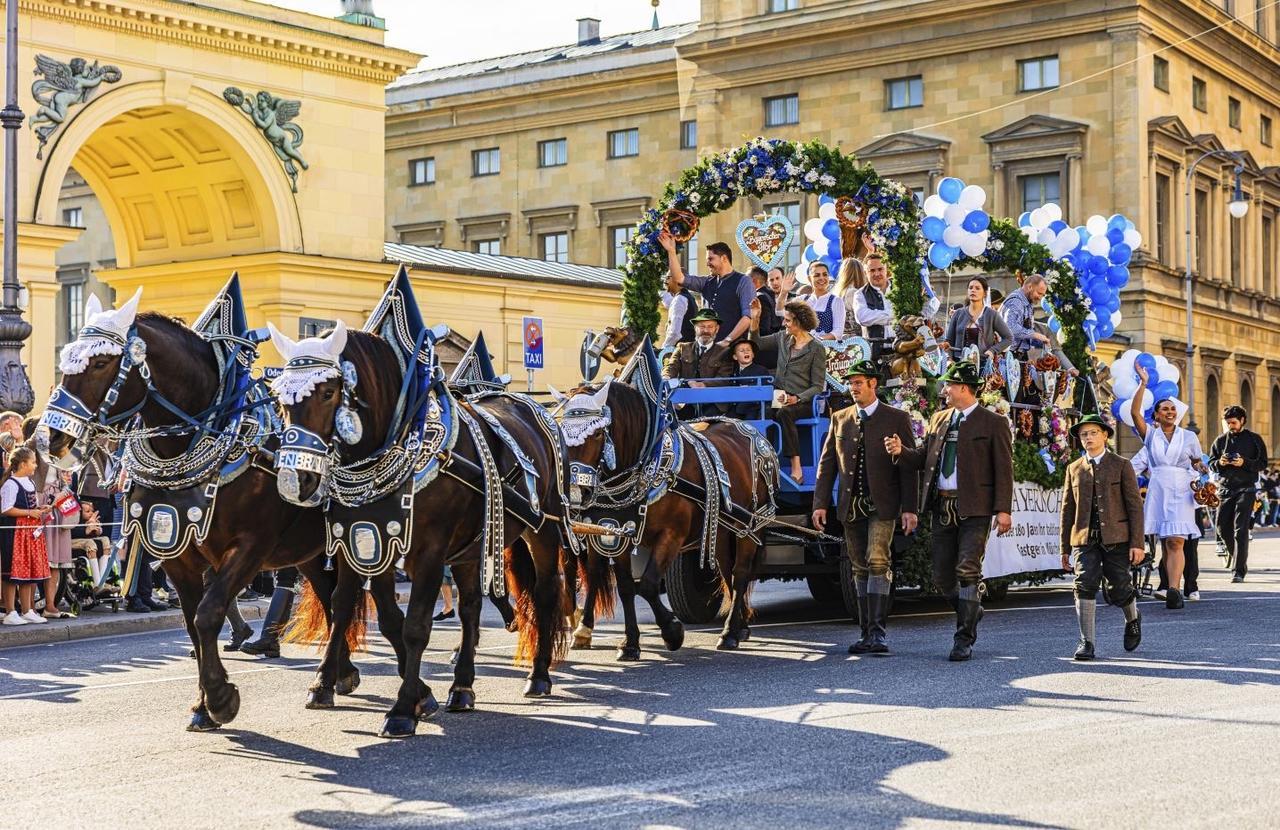 🎭 Fastnacht、Fasching 还是 Karneval？
三个名字，