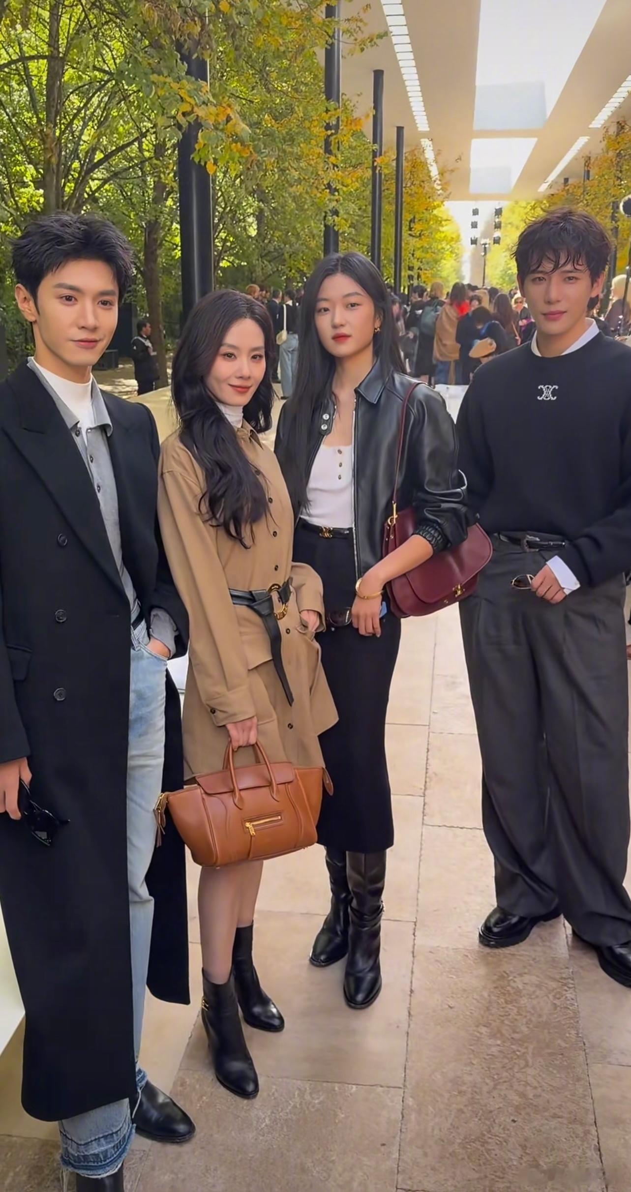 刘诗诗、陈哲远、王安宇、孙千巴黎时装周CELINE大秀同框合照刘诗诗官摄巴黎地铁