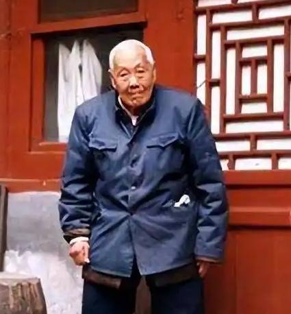 清朝太监回忆：妃子从不避讳太监，十分侮辱人。中国最后一个太监孙耀庭回忆，清宫妃子