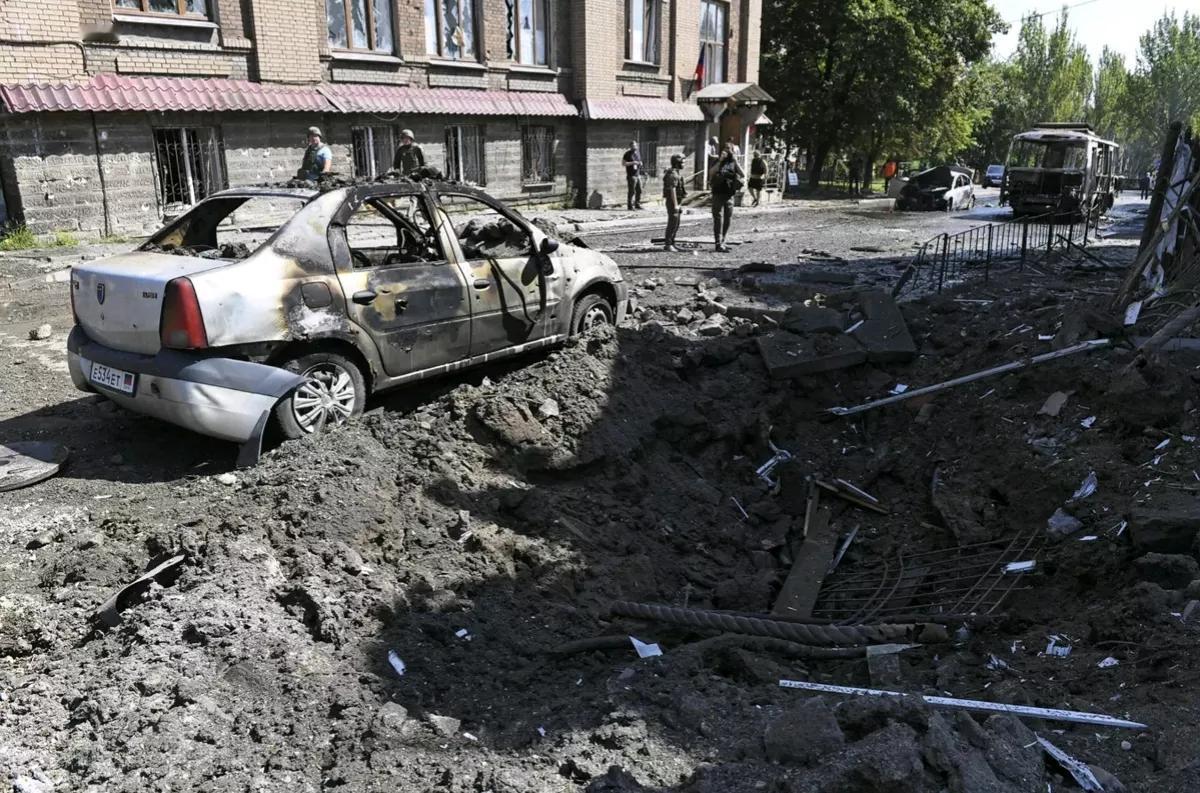塔斯社报道，当地时间4日，顿涅茨克共和国戈尔洛夫卡市，当天遭到乌军大规模袭击，该