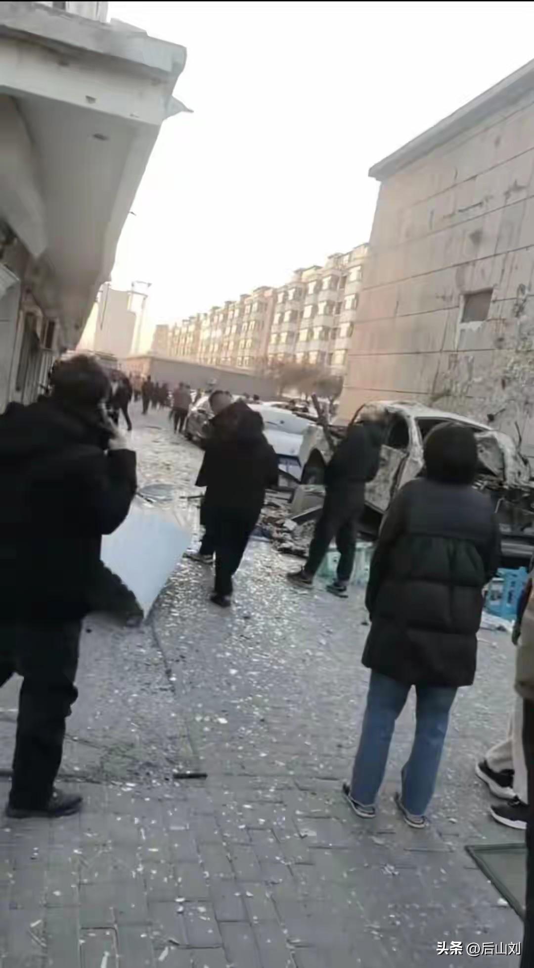 扎鲁的同学刚刚打电话说我救了他一命！我有些纳闷。
同学说:昨晚你不让我去给你办点