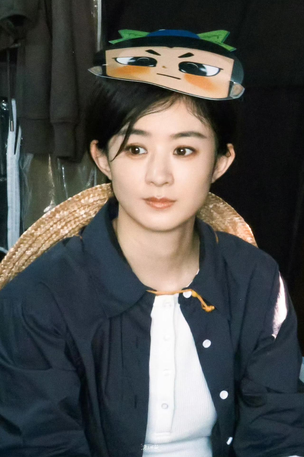 今日限定·赵丽颖×葫芦娃联名款萌物上线✨
谁能拒绝头上顶个葫芦娃的赵颖宝啊！
一