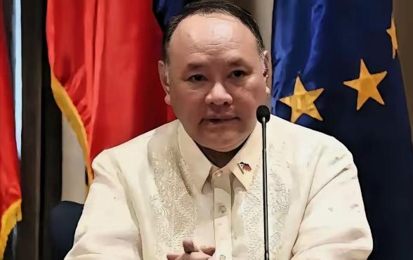 菲防长说:"在中国没有存款，没有产业，没有亲人。"

这话一出，他自己估计都觉得