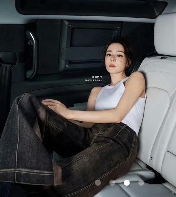 一打开车门就看到这样美丽的一张脸多爽 