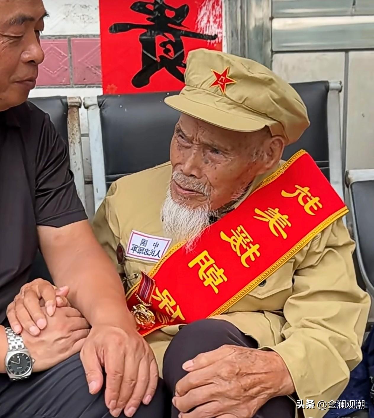 96岁志愿军老兵李世荣：深山里藏着一段铁血往事
 
96岁的李世荣老人，家住贵州