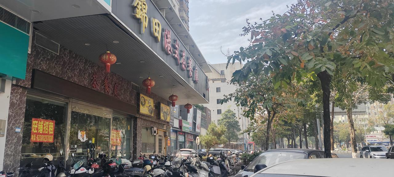 中式快餐为什么在中国，都很难追上西式快餐？更不要说在国外。

昨天去顺德容桂凤祥