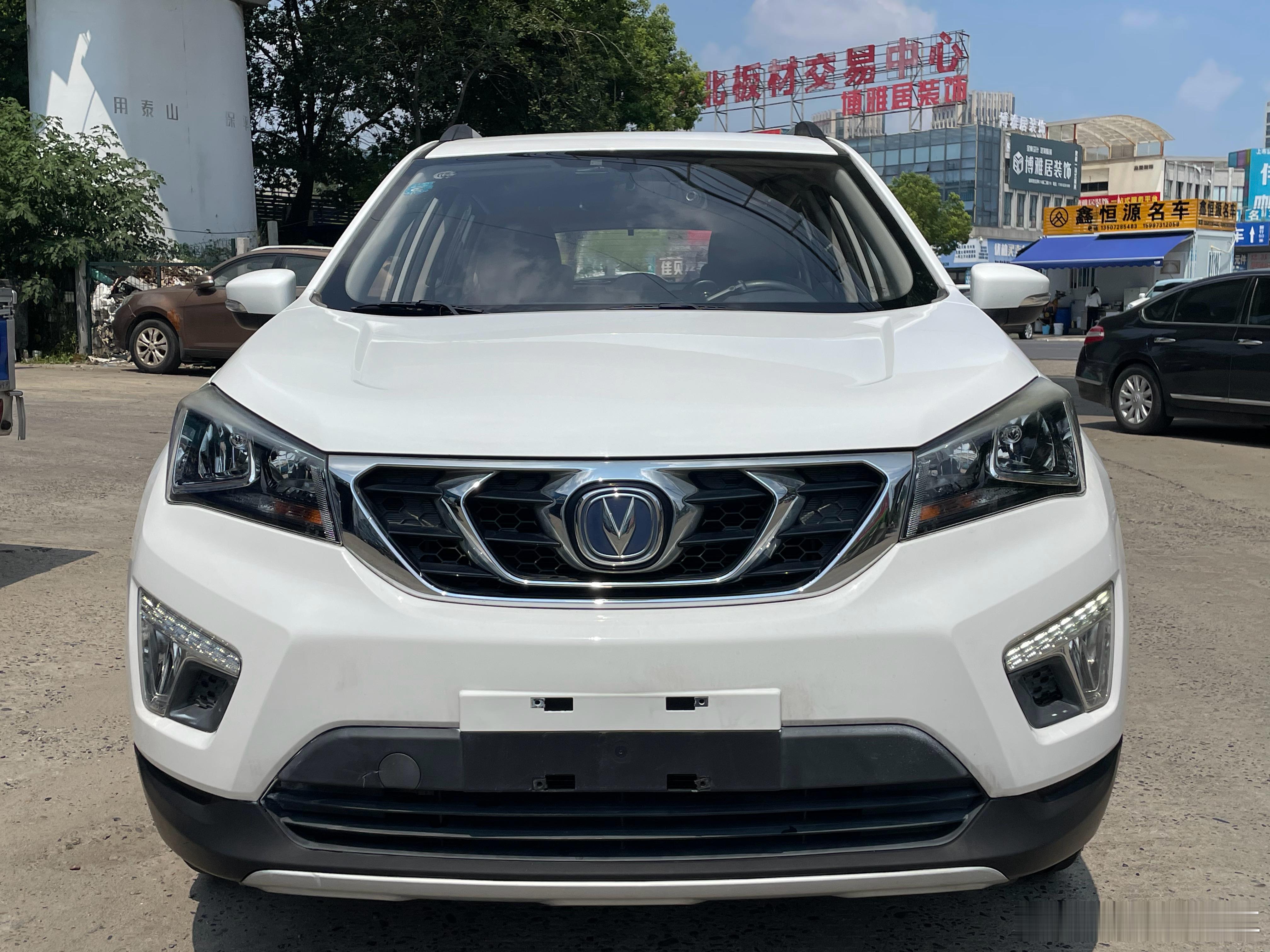 手动的长安cs15已售下架万元车里面，这个很有性价比底盘紧凑，调教很细腻而且发变