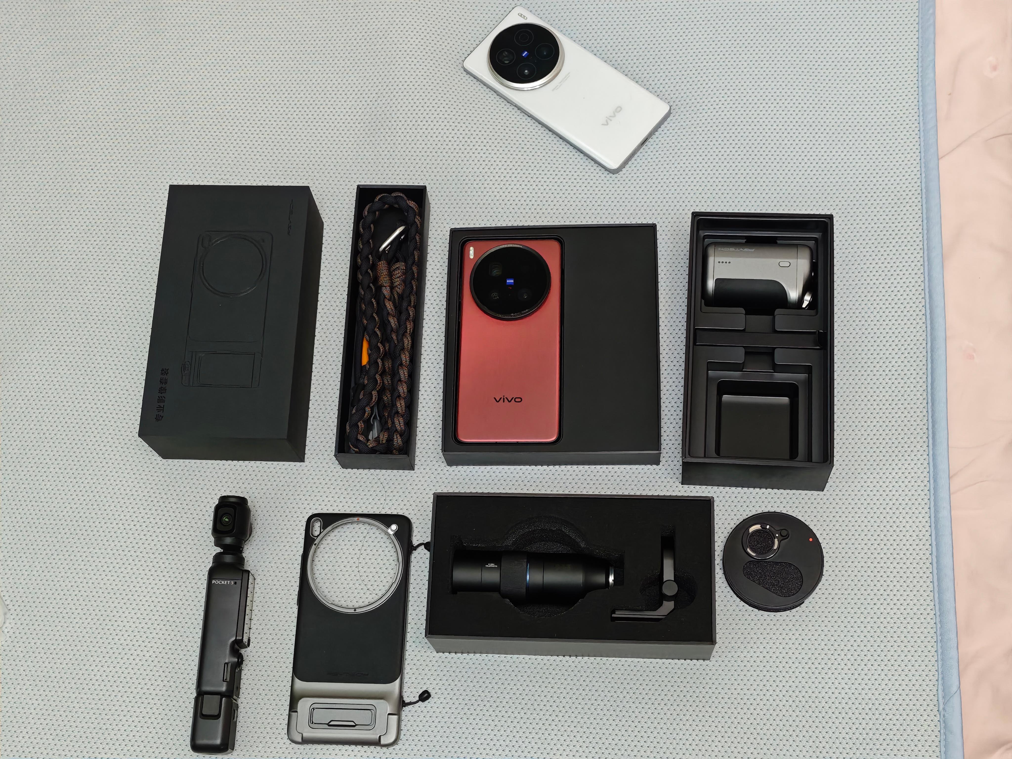 今天我把我的vivo X200 Ultra一整套摄影套装都寄给我上海的朋友了，她