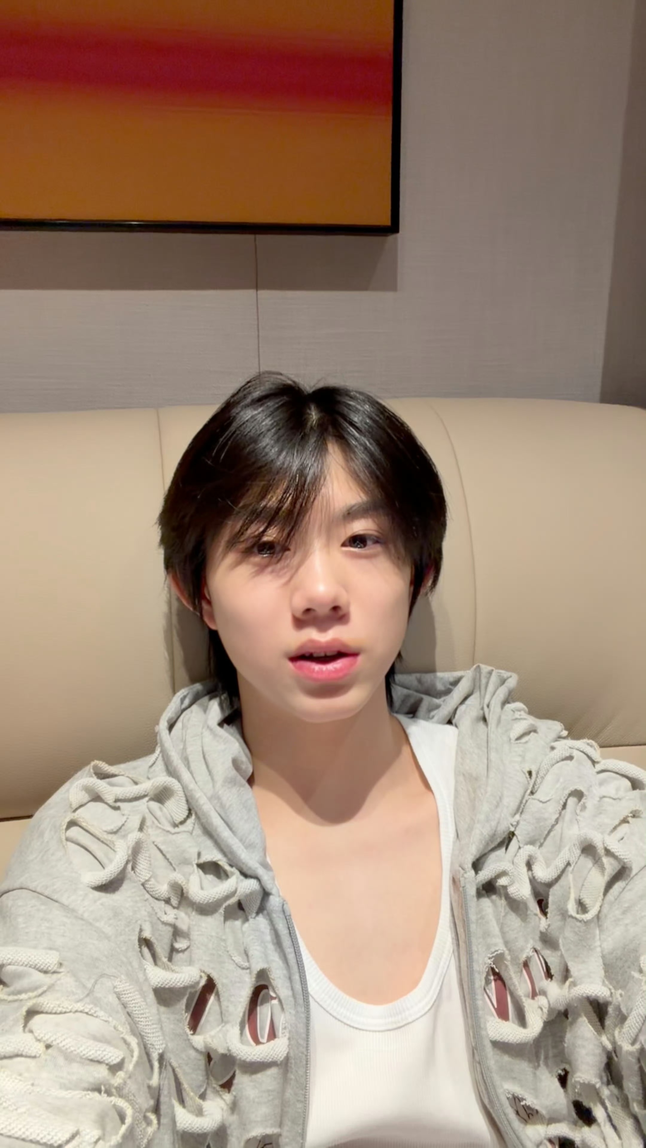 陈奕恒录了三首歌陈奕恒说不见面的日子里做了三首歌 ，风格是两首欢快的歌，一首感动