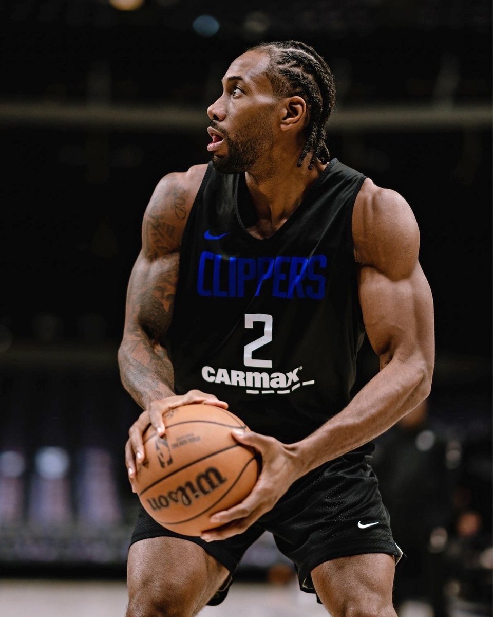 #伦纳德魔鬼筋肉人# 美媒晒图并写道：Kawhi got that latest