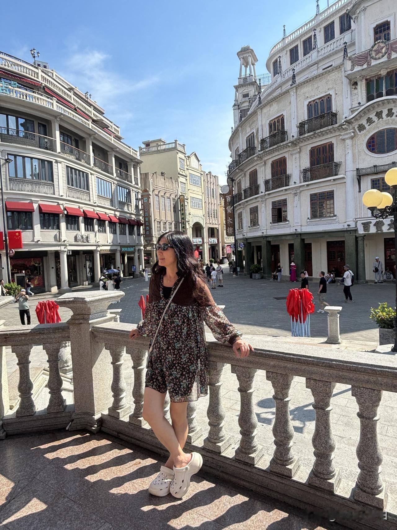 今天抵达汕头～
小公园看骑楼旧时光，小吃街解锁地道潮汕
味。卤鹅拼盘，腐乳鸡翅，
