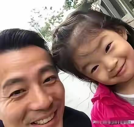 十二岁的小玥儿和汪小菲一样总在后悔自己的选择，本以为来汪家当小公主，没想到真正的