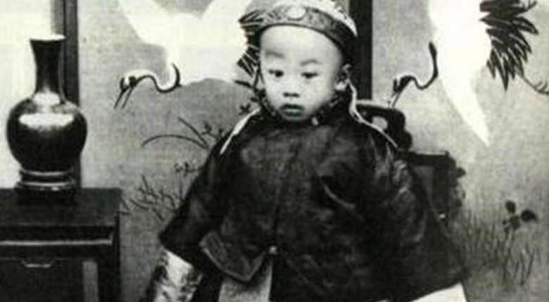 1962年毛泽东宴请末代皇帝溥仪，席间感兴趣地问他御花园与北京植物园哪个更好？