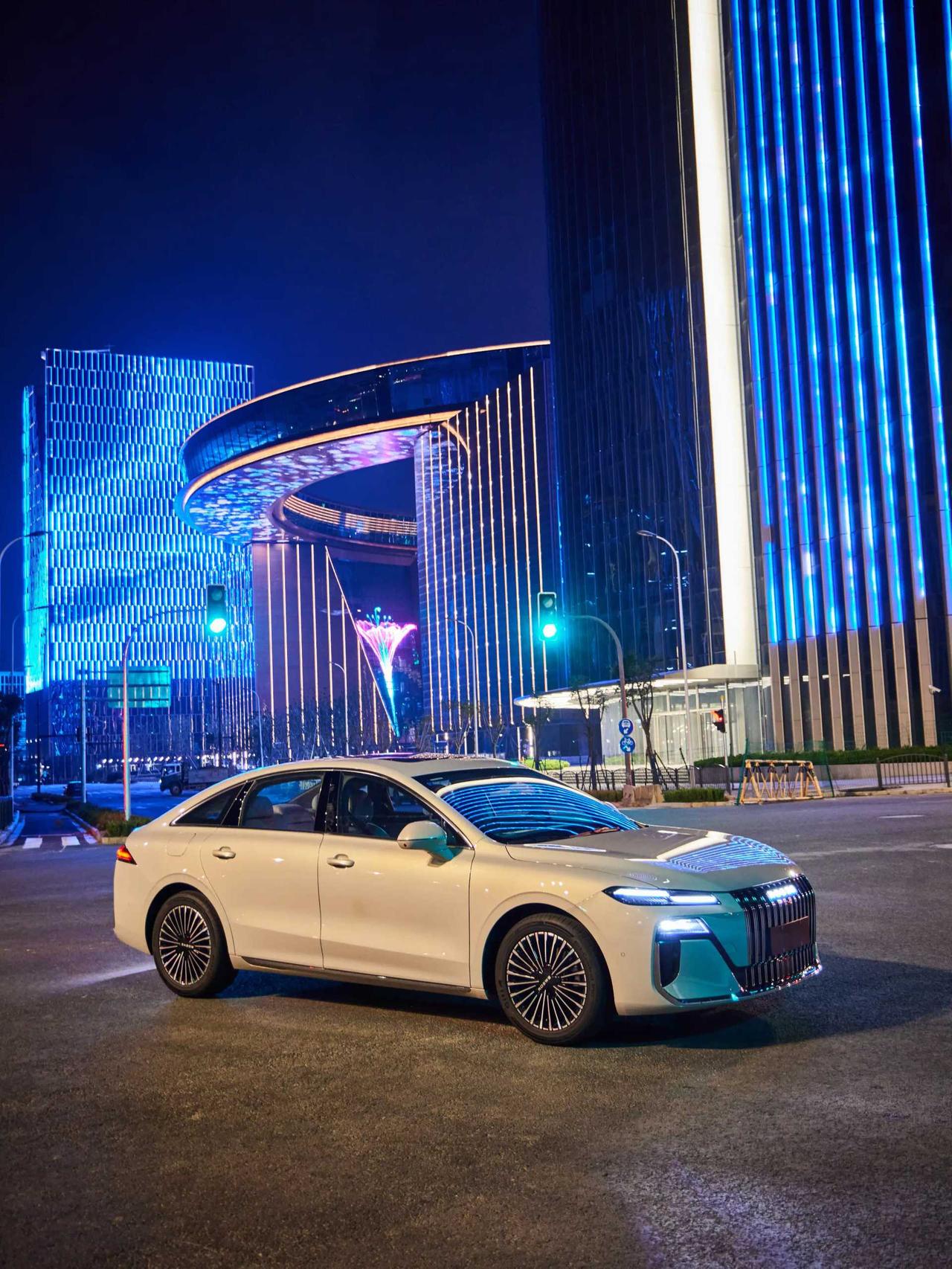 早上刷到冷美人杨朝芹出院的消息，37天荒野求生还钻木取火，真硬核！我这技术宅连生