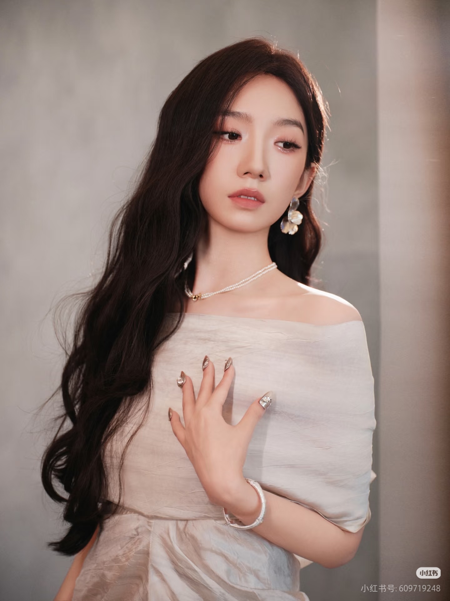 孟美岐恋爱 有一说一，这次这男的看上去像个帅哥，28岁了正经谈个恋爱也行吧，但是