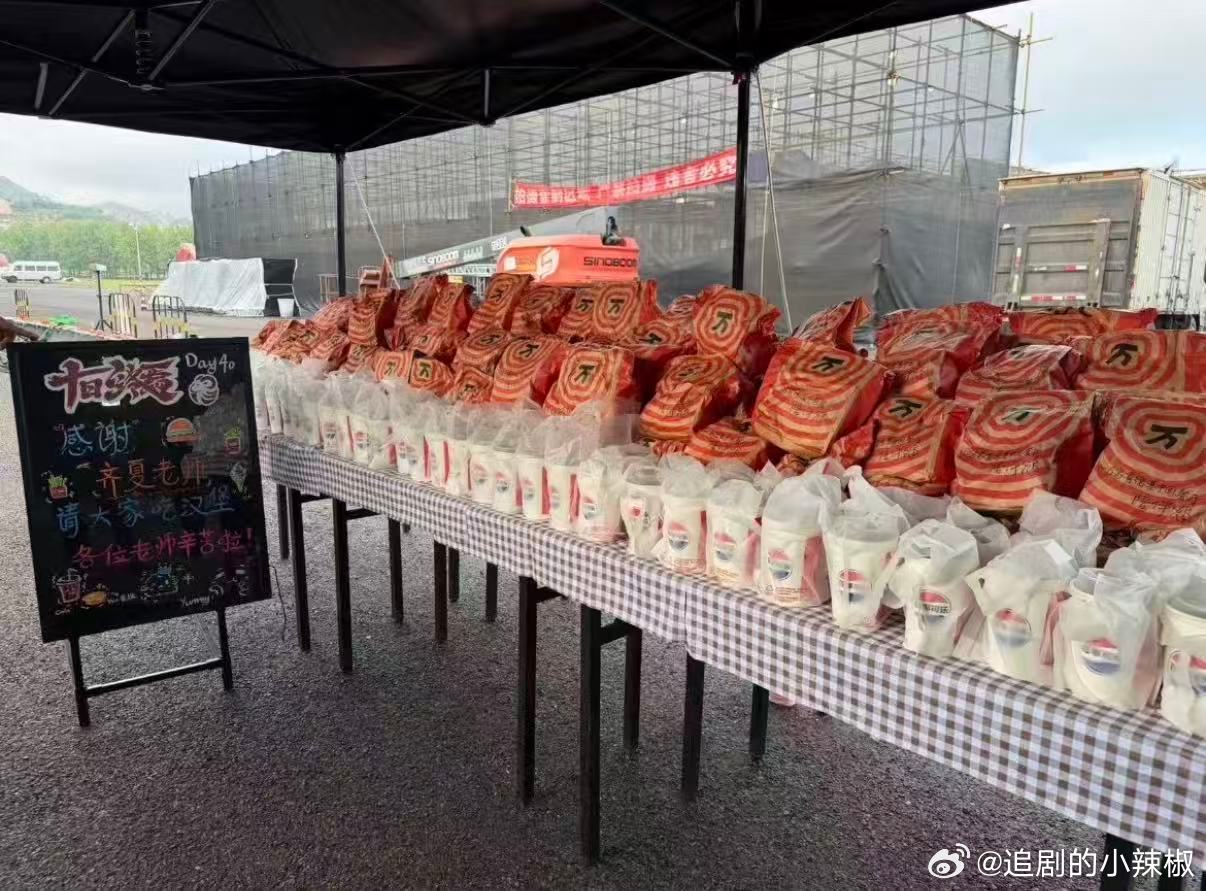 有肖战这个男主是这剧组的福气，好大方 
