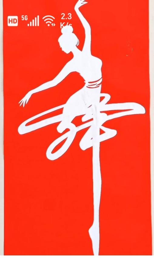 “神笔”绘画
     图中画面是美女；她在跳舞显舞姿。音乐一响肩膀动，就像条件