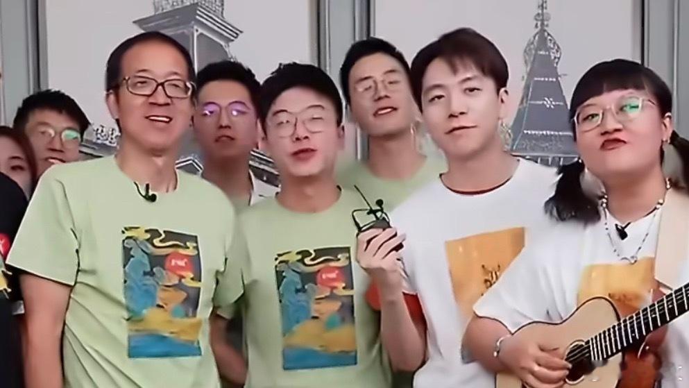 东方甄选正在变成普通直播电商  近期东方甄选多位初代核心主播接连离职，据内部消息