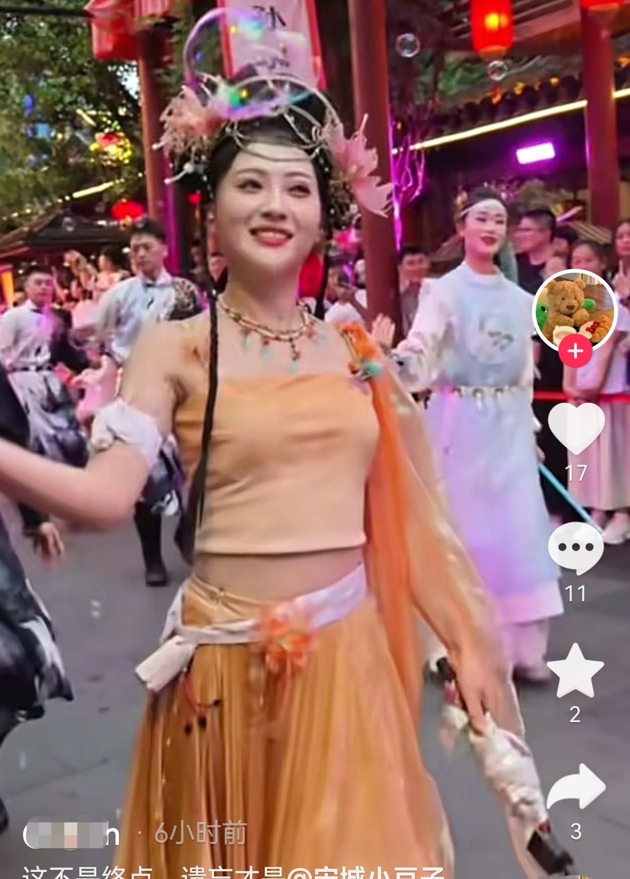小豆子去世？

网友疯传，医院查无此人。

最近网上疯传杭州宋城有个叫小豆子
