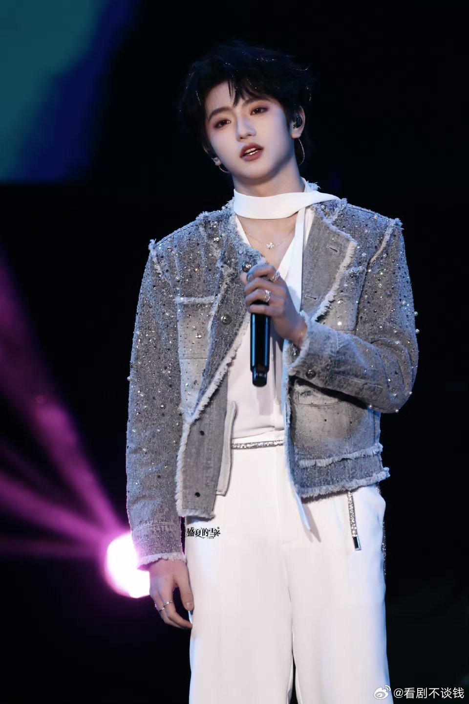 穆祉丞音乐会简直小王子来的，太可爱了这个碳水小馒头 ​​​