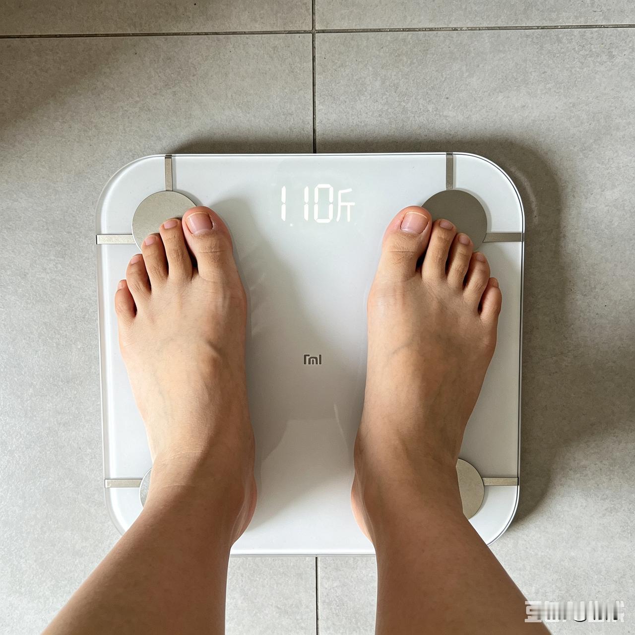 肉肉藏不住了。
我发现减肥的时候真的得天天称，对于那种自控力不怎么样的人来说，每