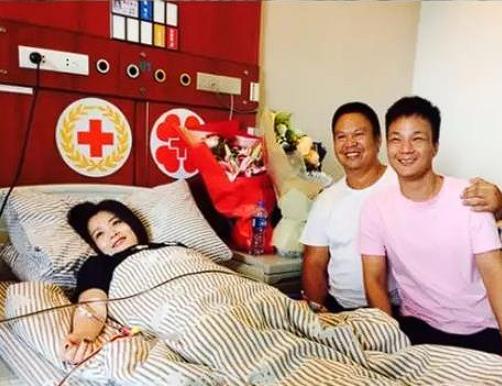 “泪目！”浙江杭州，一位28岁的女子无偿捐献骨髓，救了一名15岁的白血病男孩。三