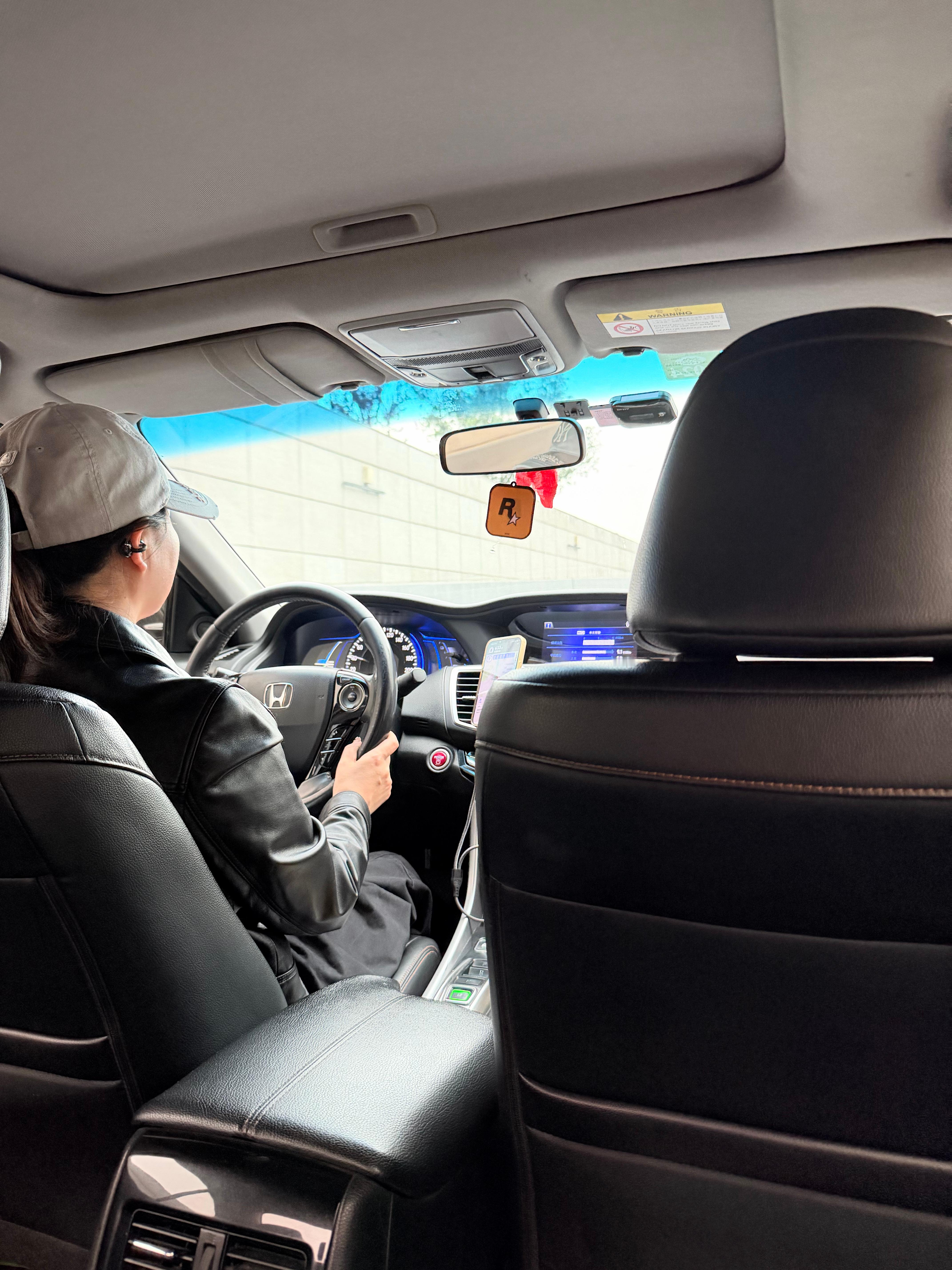 蔚来的这个接机服务太到位了吧?还给我整得破防了虽然是早班机但是短信电话很到位有点