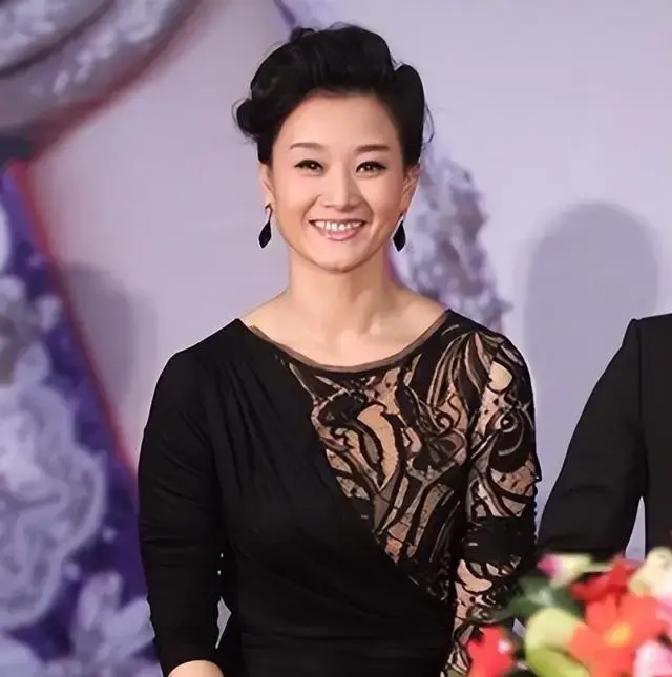 1995年北京，宋祖英家现金美元和存折突然失踪，保姆携款逃往广州，这信任崩盘的瞬