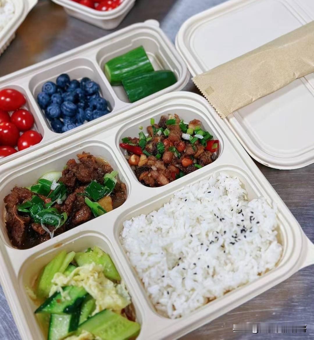 浅浅的冒个泡泡，在义乌需要团餐外卖的，找我准没错，量大从优！