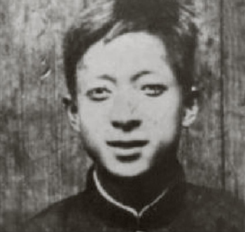 1988年，潜伏于台湾42年的中共地下工作者，以伪造身份返回内地。回到家，他才发