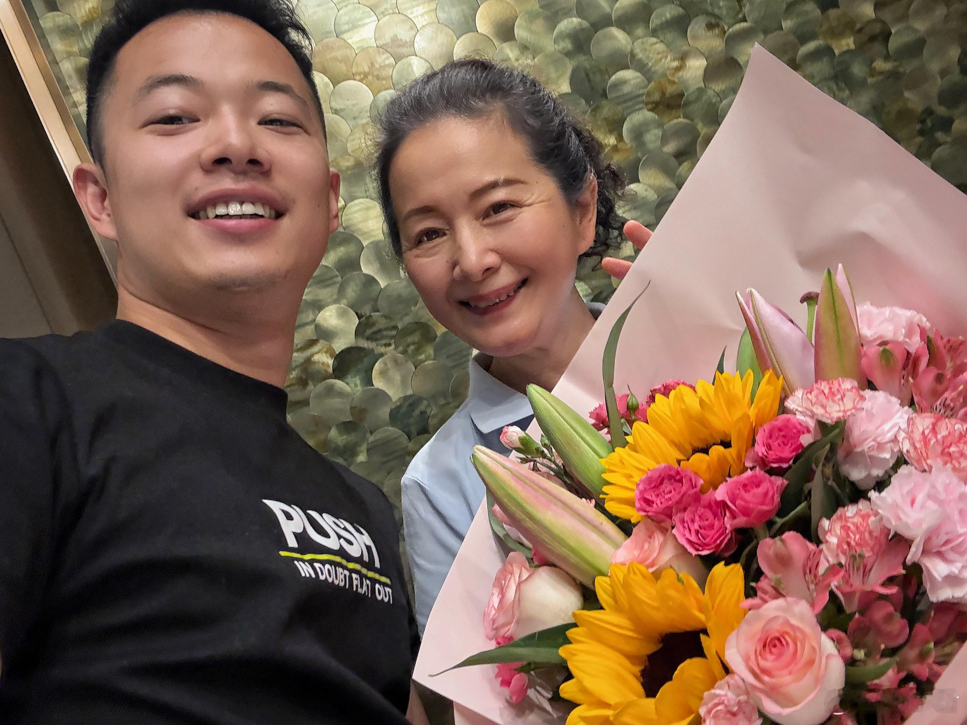 母上大人马上60大寿🎂，但那时候儿子在珠海比赛🏁🚘。只能今天先行请母上大人