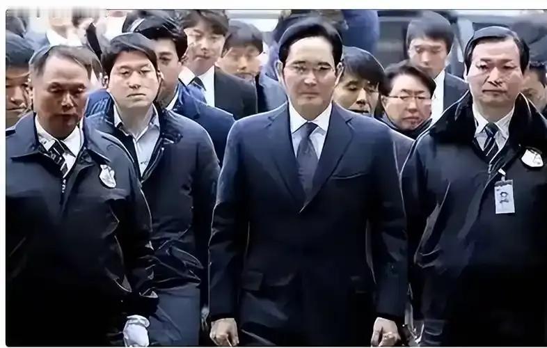 韩国到底是政府的，还是三星、SK这些财阀的？一句调侃道尽现实：一个韩国人一生离不