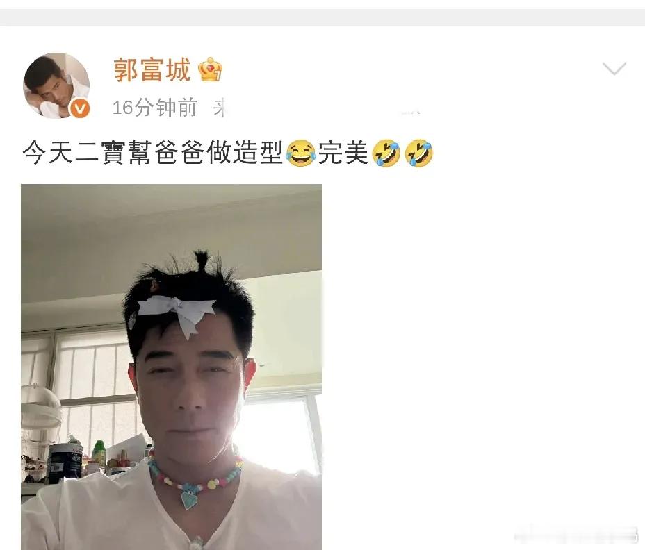 原来能让天王高调发文的只有宝贝女儿，这造型绝对是限量版妥妥的女儿奴！”不得不说，