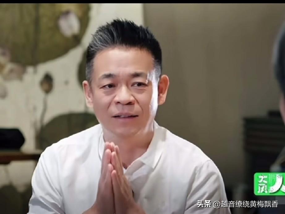在《主角》里扮演“苟师”的孙浩，由歌唱演员跨界影视演员，在剧中挑战旦角。其实孙浩