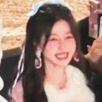 虞书欣丁禹兮林一手牵手蹦蹦跳跳 在新年的第一时间就能收获如此开心纯粹的笑容好幸福