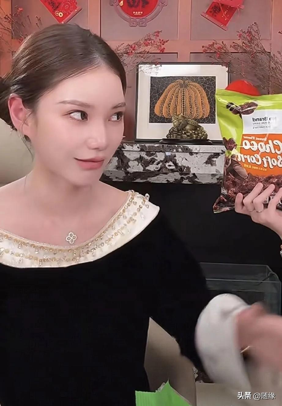 笑死了！汪小菲已经没有秘密了！
现在全网都知道，汪小菲最怕的是什么？不是怕别人说