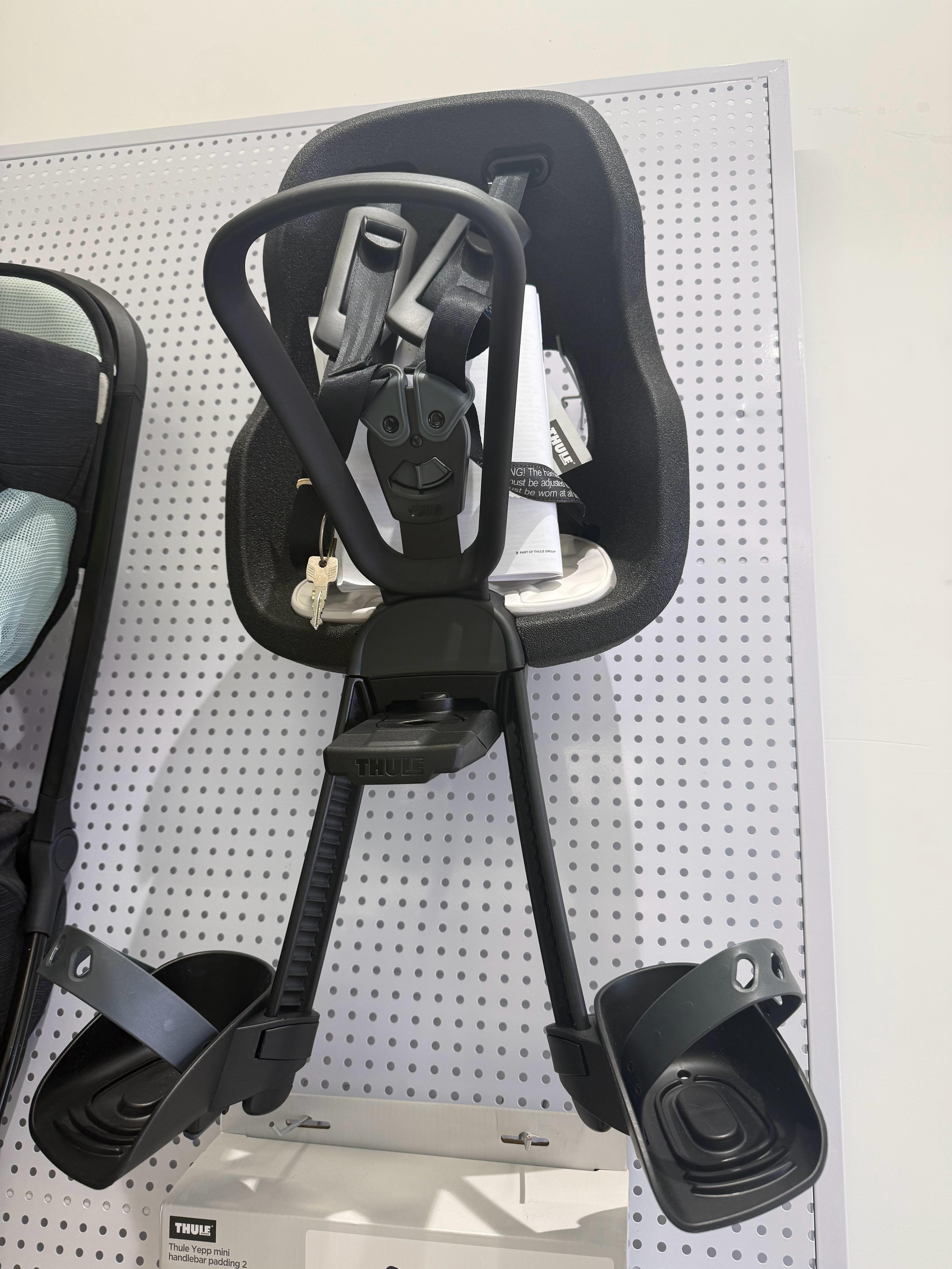 女子住桔子水晶酒店3遭陌生人开门转给女同事，出差真的要小心，最好把凳子挡门 