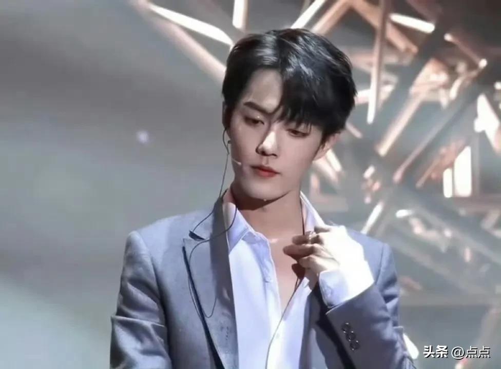 肖战@肖战 家的站姐拍下的从来都不只是照片，而是藏在镜头里、对喜欢之人满满的心意