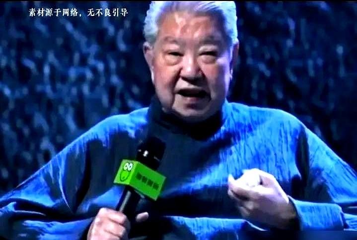 我常想，蔡澜那股子“仙气”里，其实藏着一股极冷的清醒。
那不是天生的潇洒，是他在