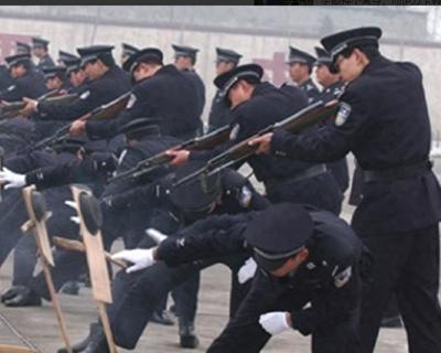 一名狱警现身说法，其实死刑犯在被执行前大部分都浑然不知，直到下车后才面无血色，那