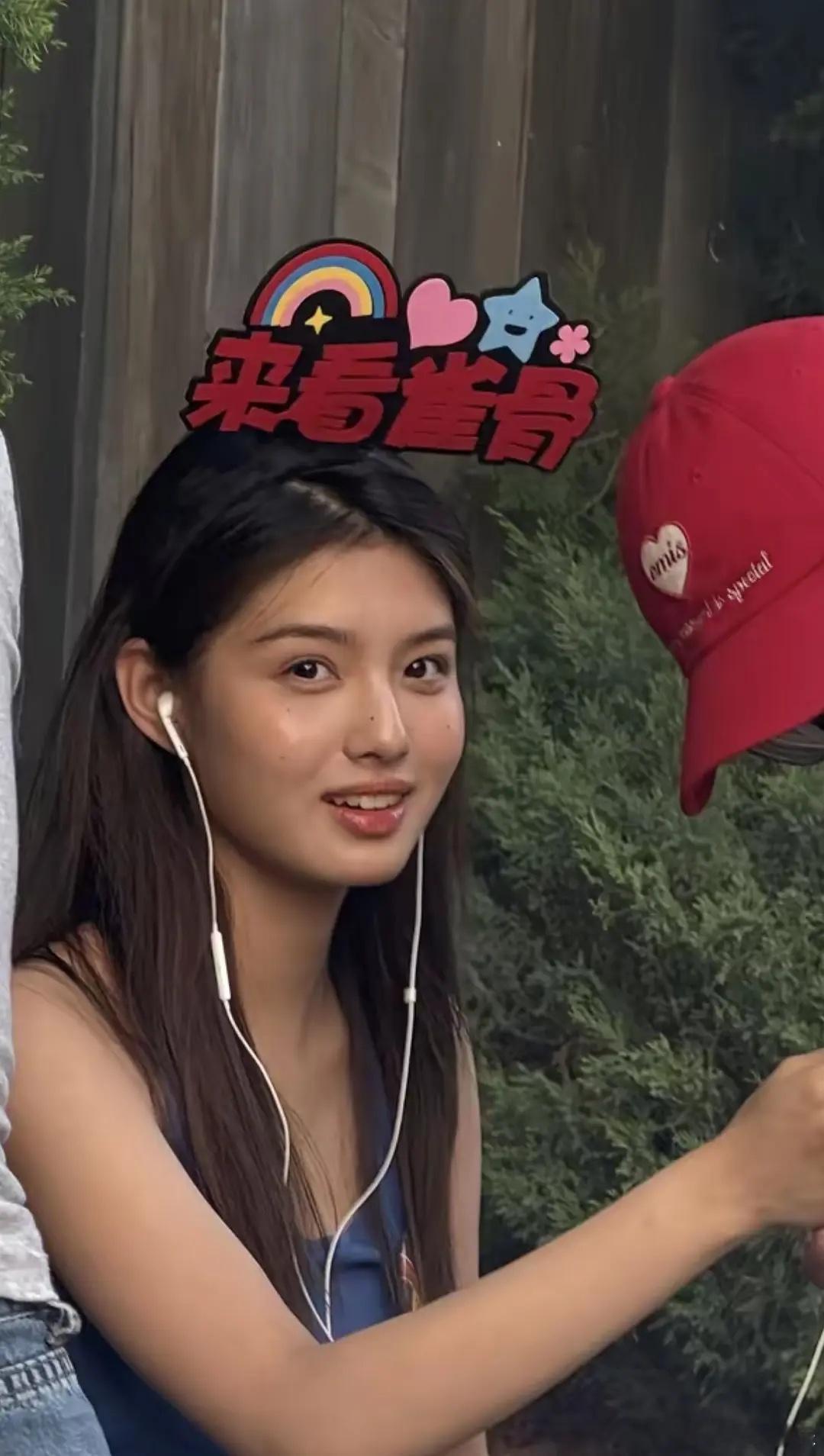 艾米怎么这么黑啊就这也能演女主，资源咖吗 