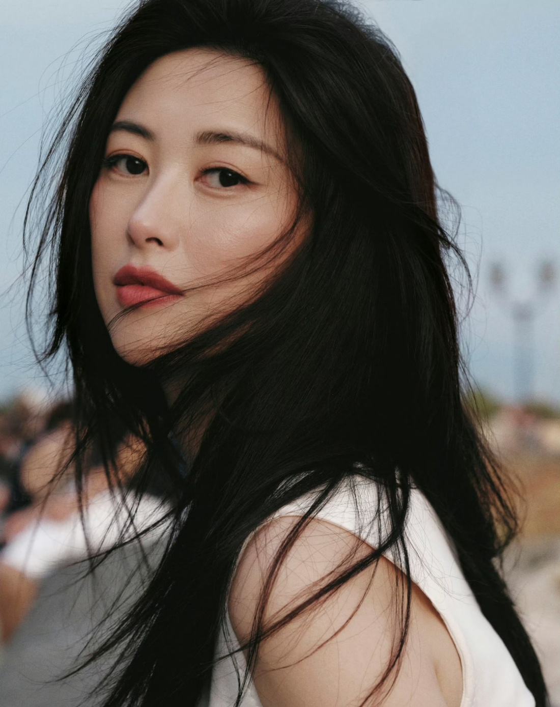 朱珠 妈咪不会营业 真的是太喜欢朱珠的气质了 她真的超美[可怜][可怜][可怜]