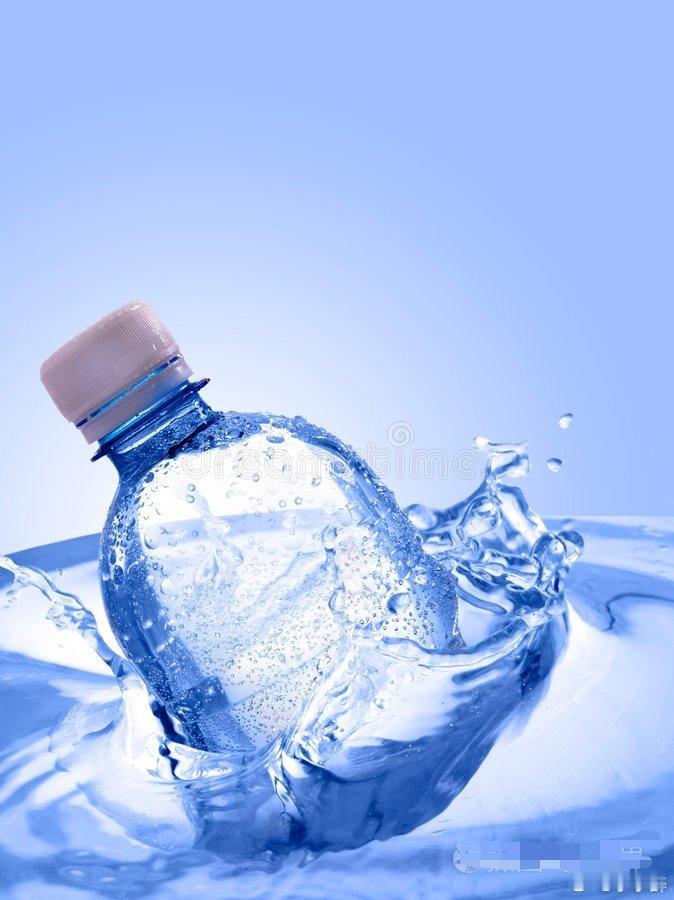 瓶装水标签背后藏着数字游戏从业者呼吁瓶装水统一标注单位瓶装水标签暗藏“数字玄机”