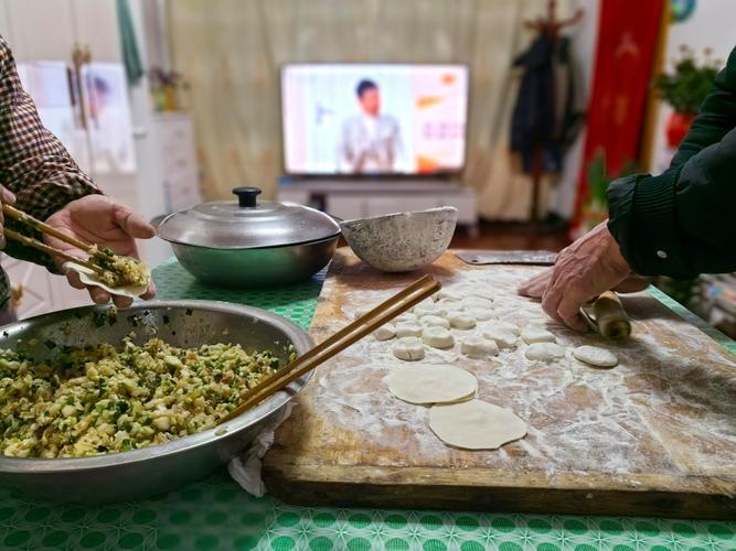 真心觉得，最有年味的就是大年三十和初一了，只要初一过了，基本上就没有什么过年的氛