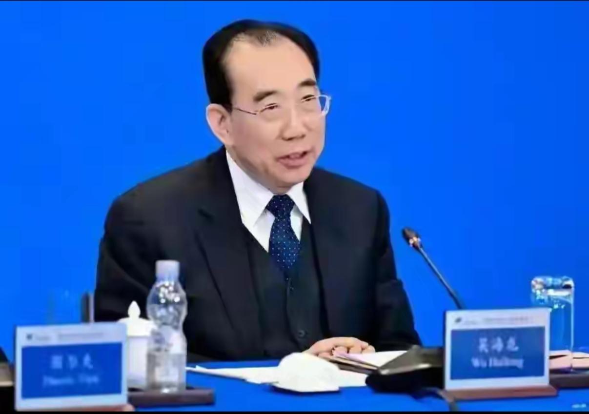 只要中俄精诚合作，天就不会塌下来。
        中国公共外交协会会长吴海龙：