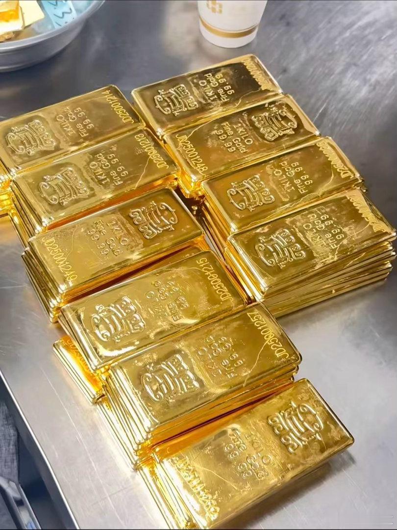国内金饰价格大幅下跌今天买黄金的人，估计现在脸都要笑烂了吧，截止6月20日，国际