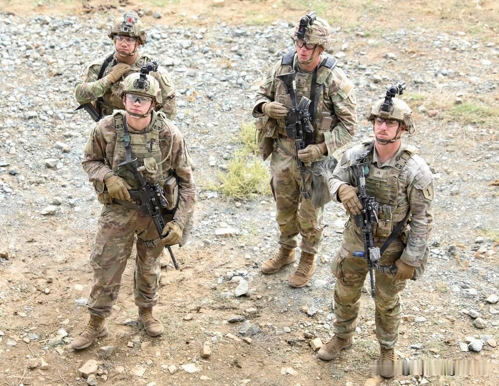 🇺🇸🇧🇬 美国陆军第一步兵师部队在保加利亚新塞洛训练场进行了训练。

1