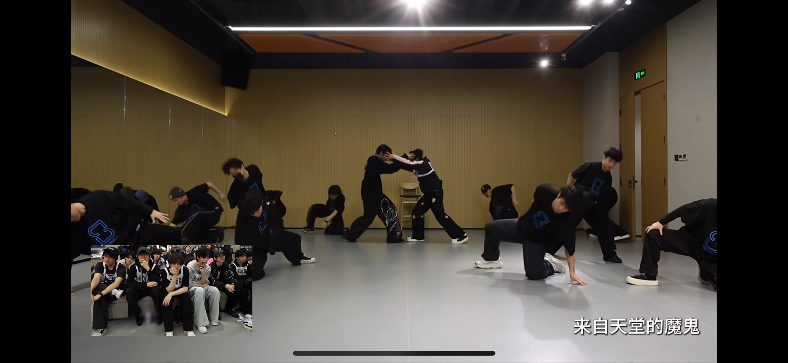 看到这谁还能想起来劳碌185比老木高了快一个头，，爱你的人就是会迁就你啊