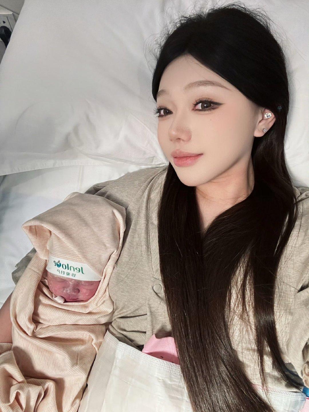 产房传喜讯，李爱笑和新儿二胎生女，这回儿女双全了，恭喜🎉 